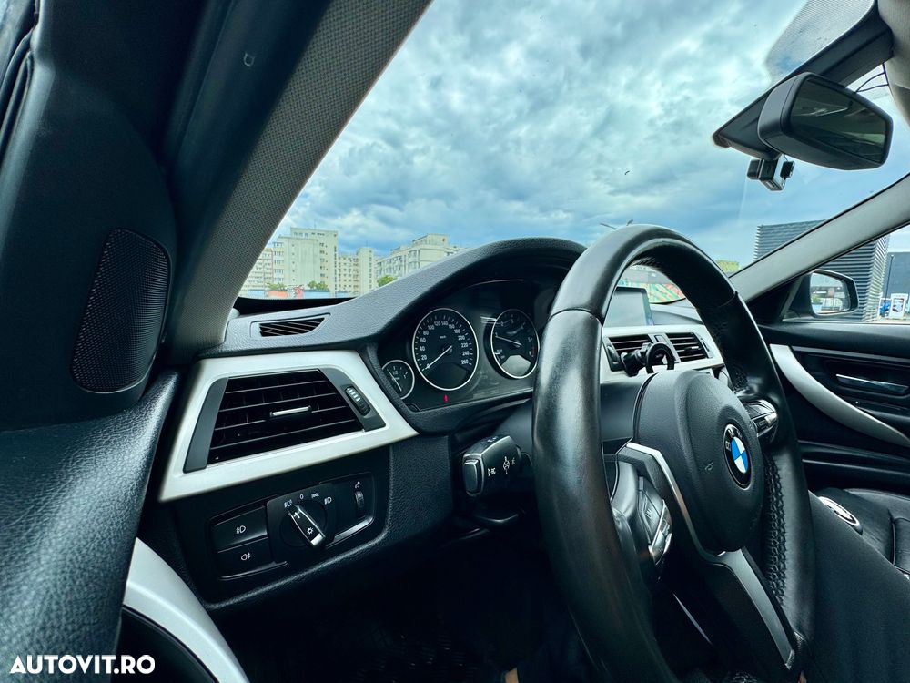 BMW Seria 3 320d EfficientDynamics Edition - 19