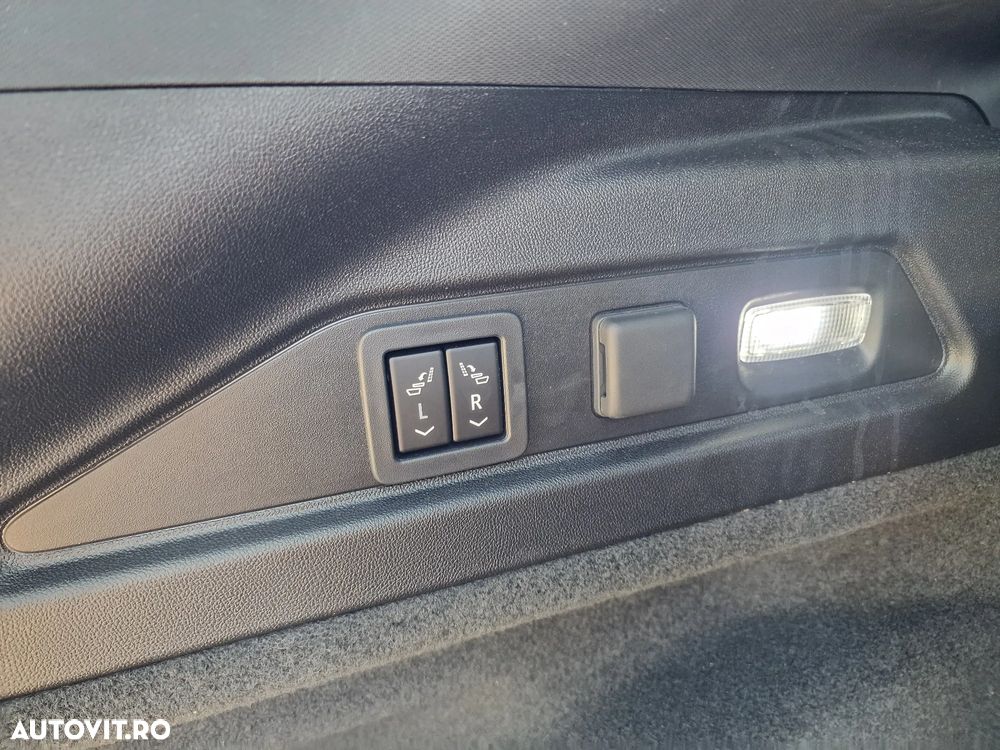 Cadillac Lyriq Sport - 20