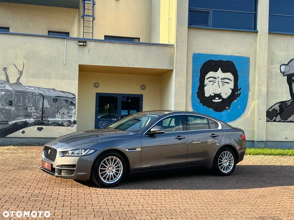Jaguar XE - 3