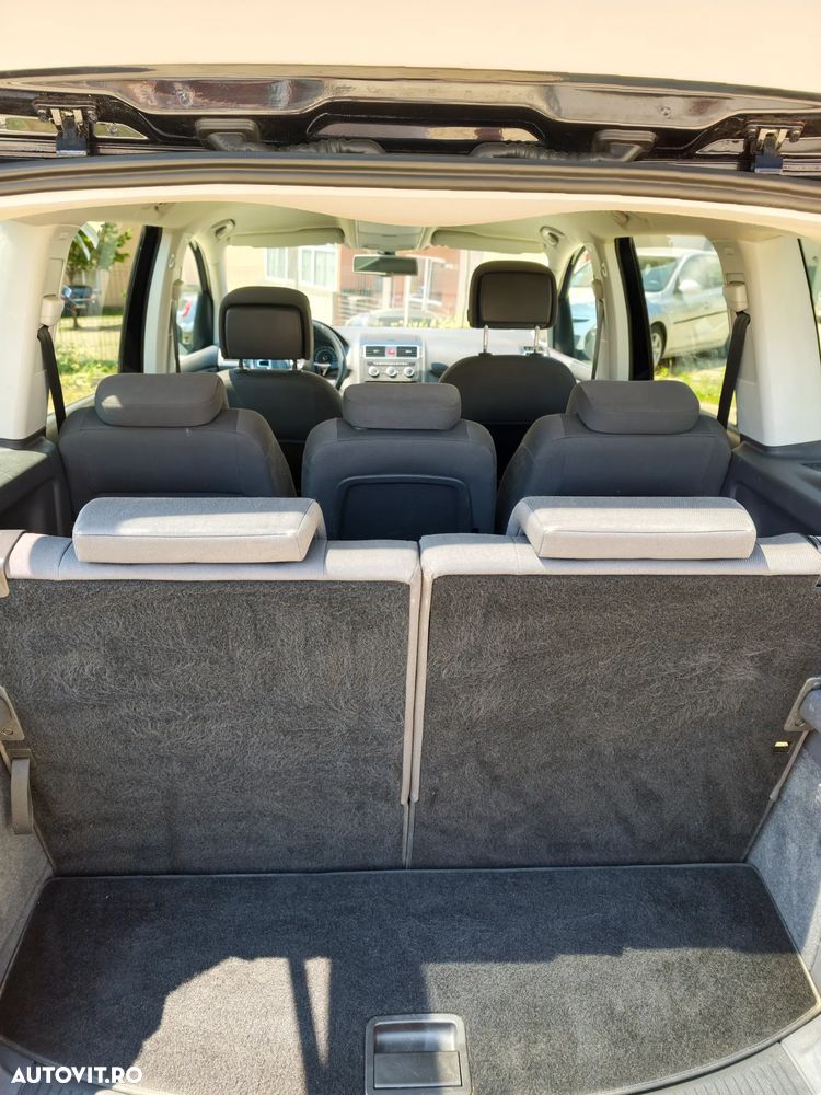 Volkswagen Touran 1.6 TDI BlueMotion Technology Highline - 9