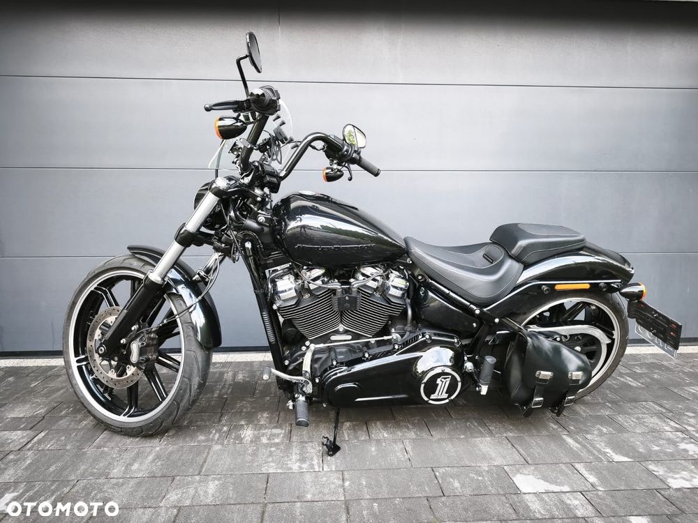 Harley-Davidson Softail Breakout - 22