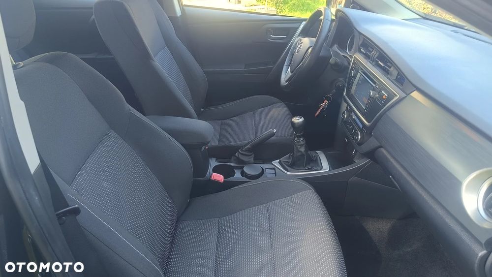 Toyota Auris 1.6 Premium Comfort - 18