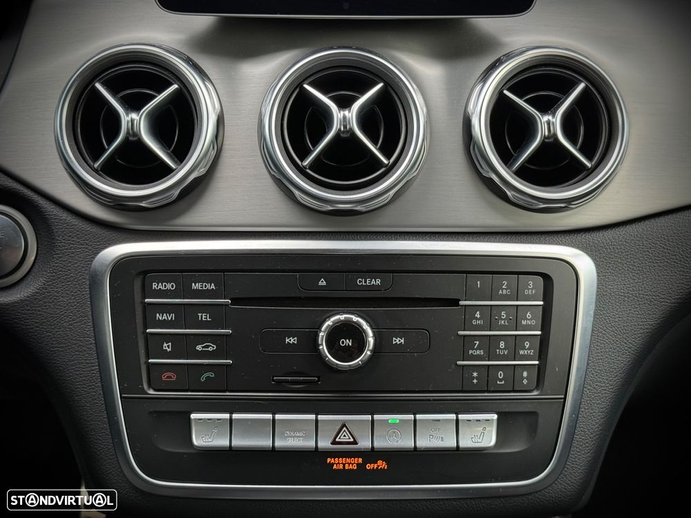 Mercedes-Benz GLA 180 d AMG Line - 19