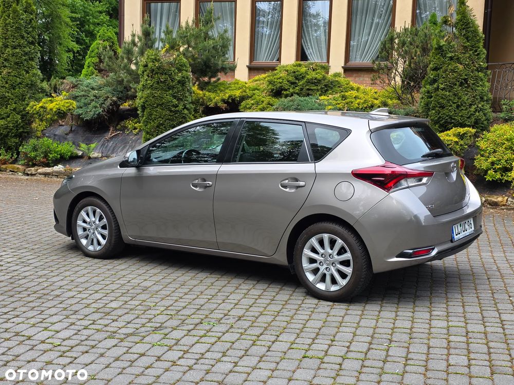 Toyota Auris 1.33 Dual-VVT-i - 24