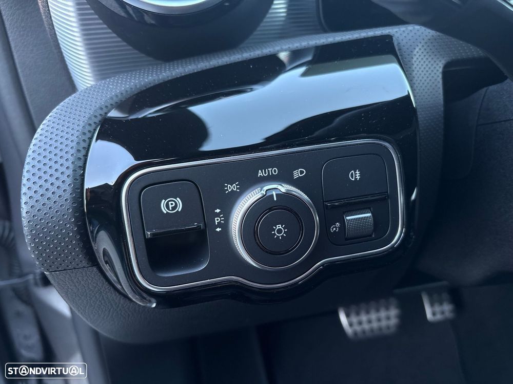 Mercedes-Benz CLA 250 e Shooting Brake AMG Line - 13