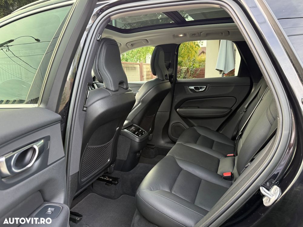 Volvo XC 60 B4 MHEV AT8 AWD Inscription - 31