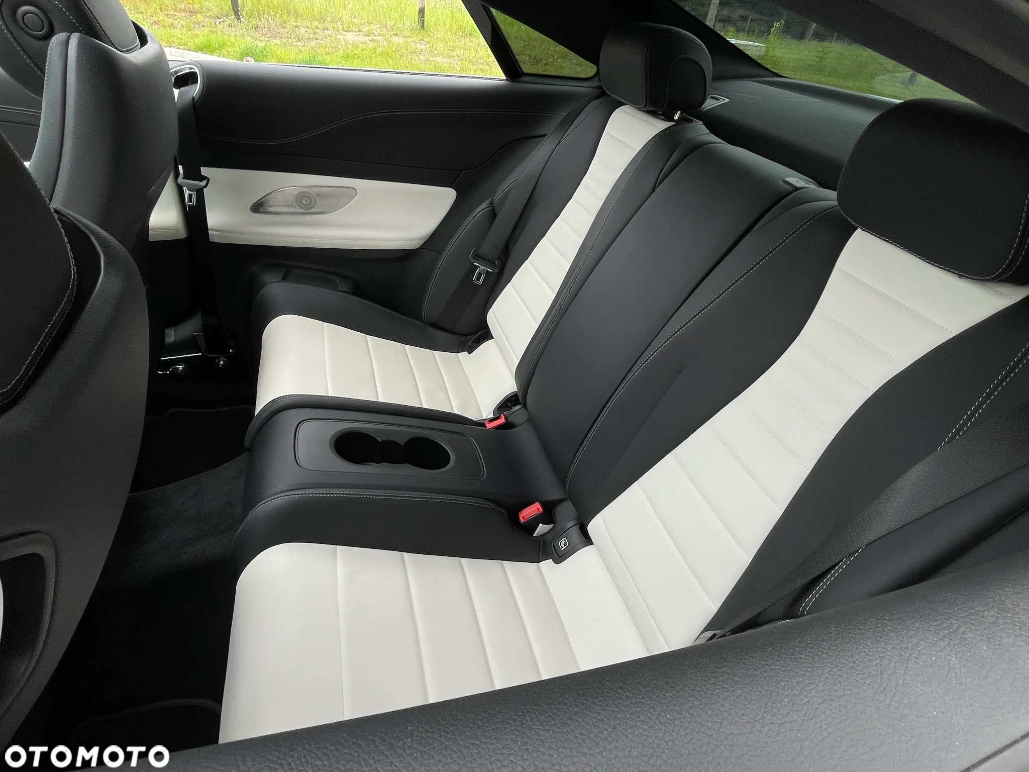 Mercedes-Benz Klasa E 300 Coupe 9G-TRONIC - 22