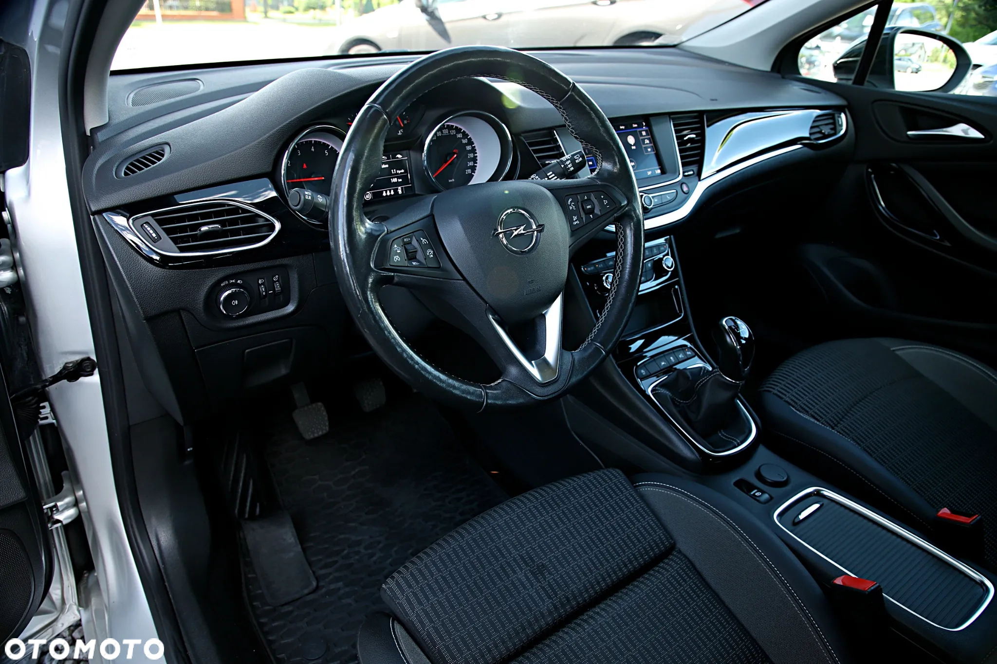 Opel Astra V 1.2 T Elegance S&S - 19