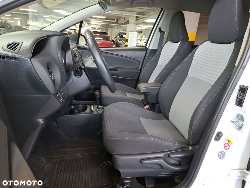 Toyota Yaris - 12