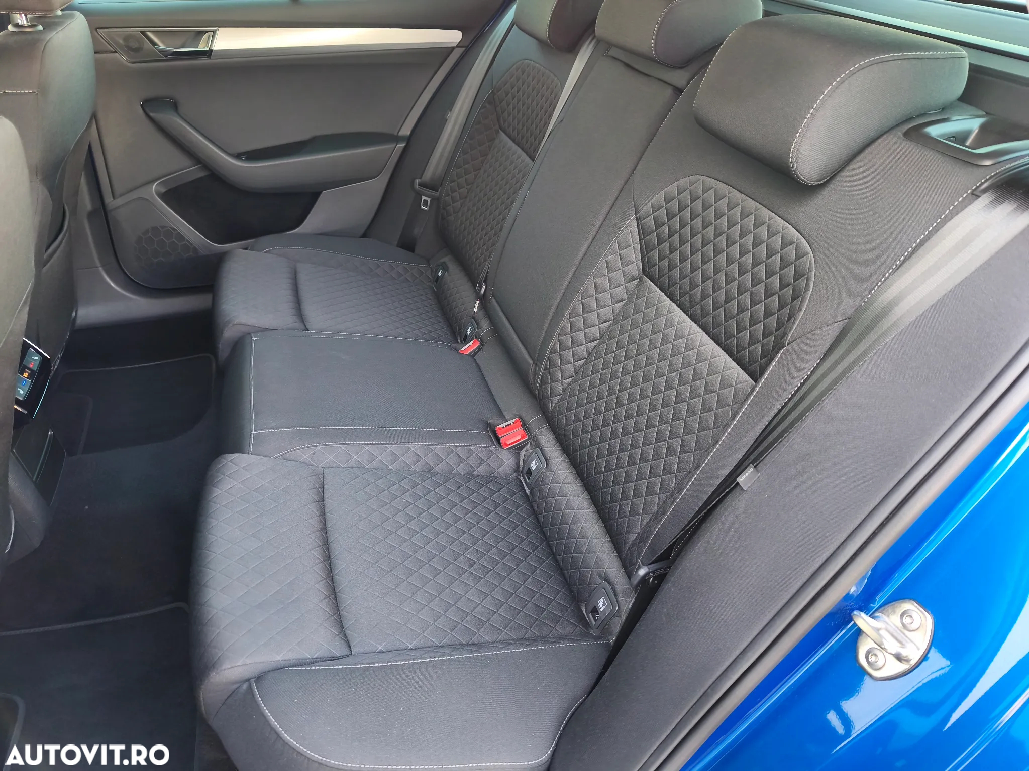Skoda Superb Combi 2.0 TDI DSG Ambition - 20