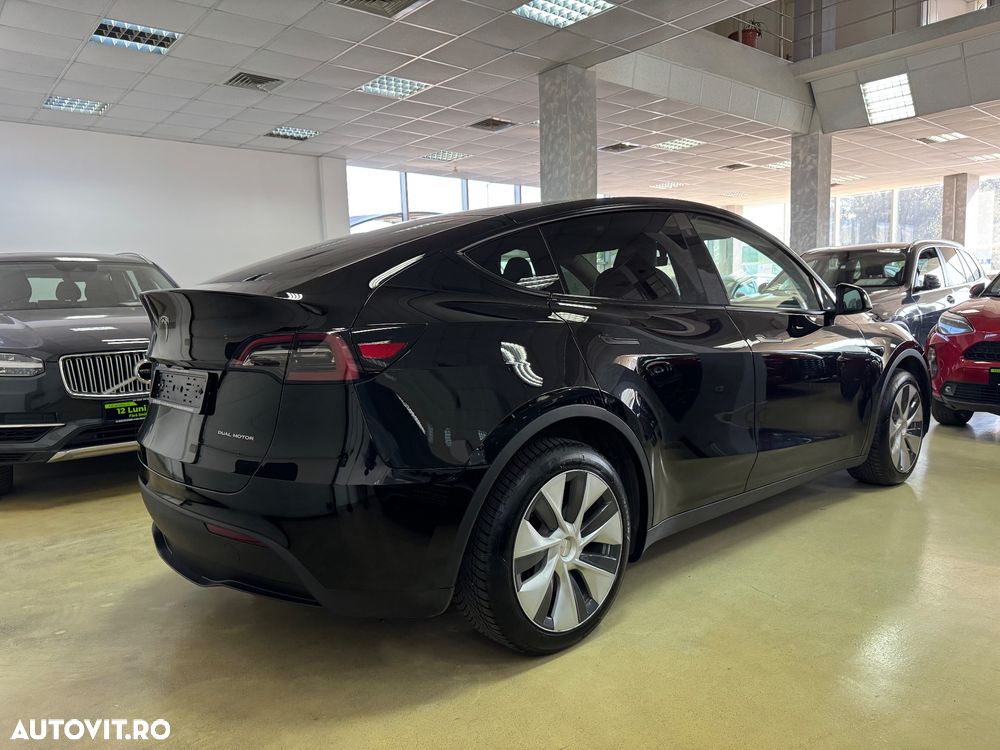 Tesla Model Y - 9