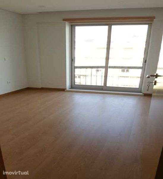 Apartamento T2 em fase final de remodelação em Almada - Grande imagem: 2/5