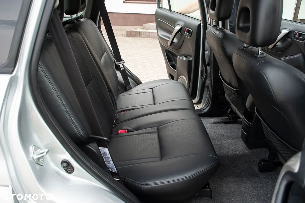 Toyota RAV4 2.0 VVT-i 4x4 - 19