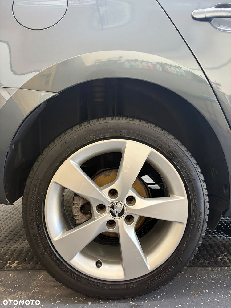 Skoda RAPID 1.2 TSI Active - 8