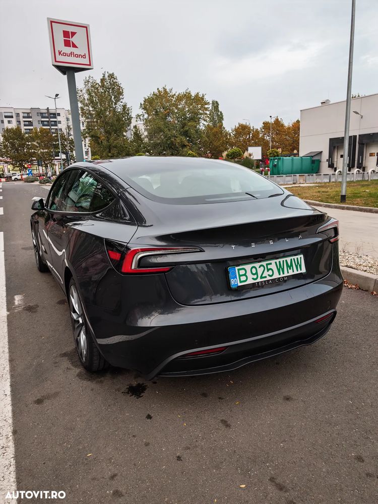 Tesla Model 3 - 4