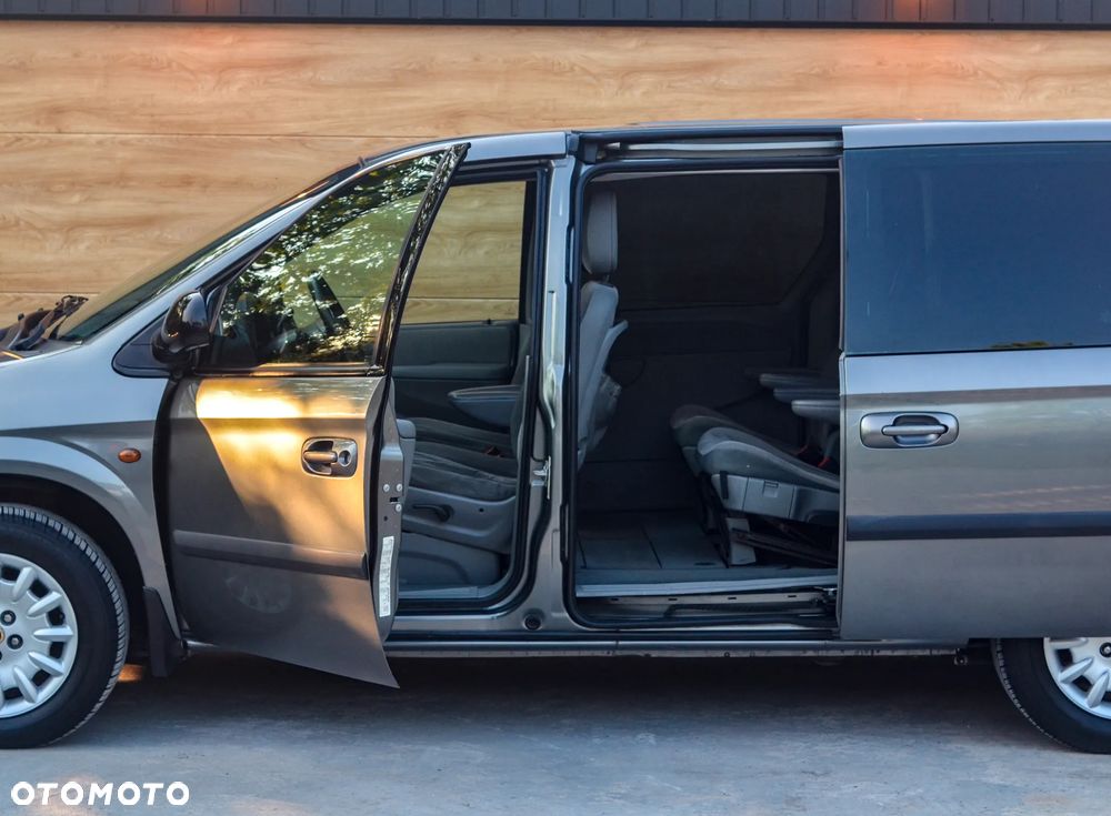 Chrysler Grand Voyager 2.8 CRD SE S&G - 14