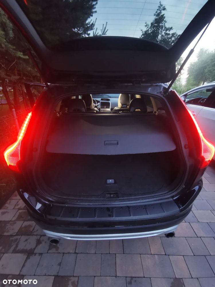 Volvo XC 60 2.4D R-Design - 12