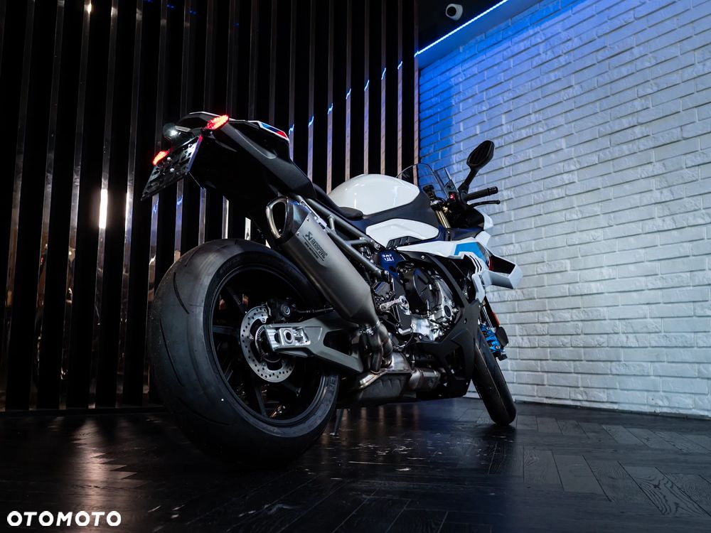 BMW S - 4