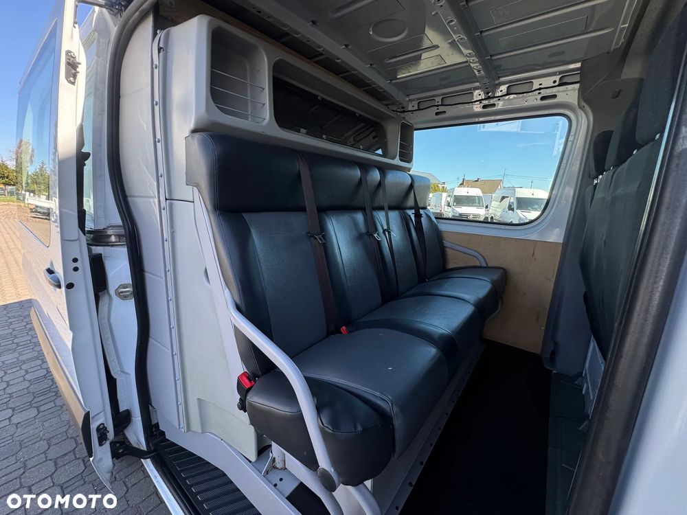 Mercedes-Benz Sprinter - 13