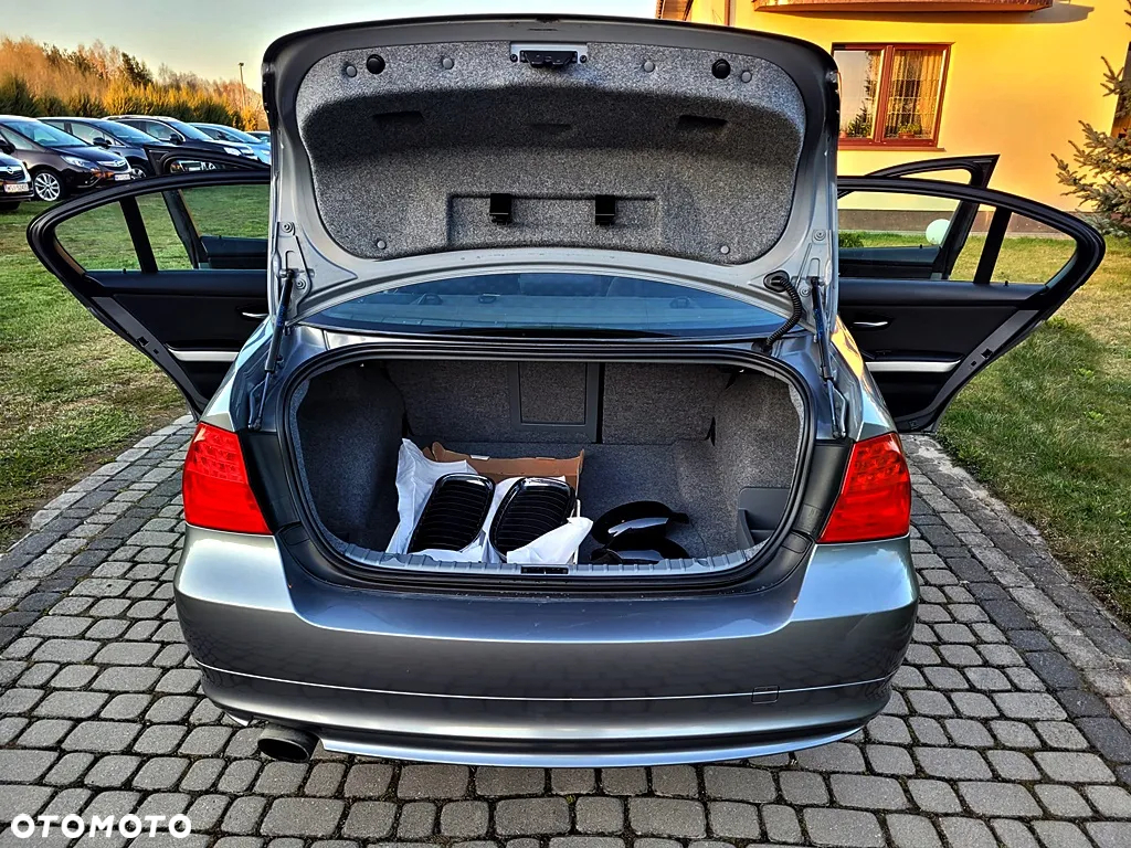 BMW Seria 3 320i - 12