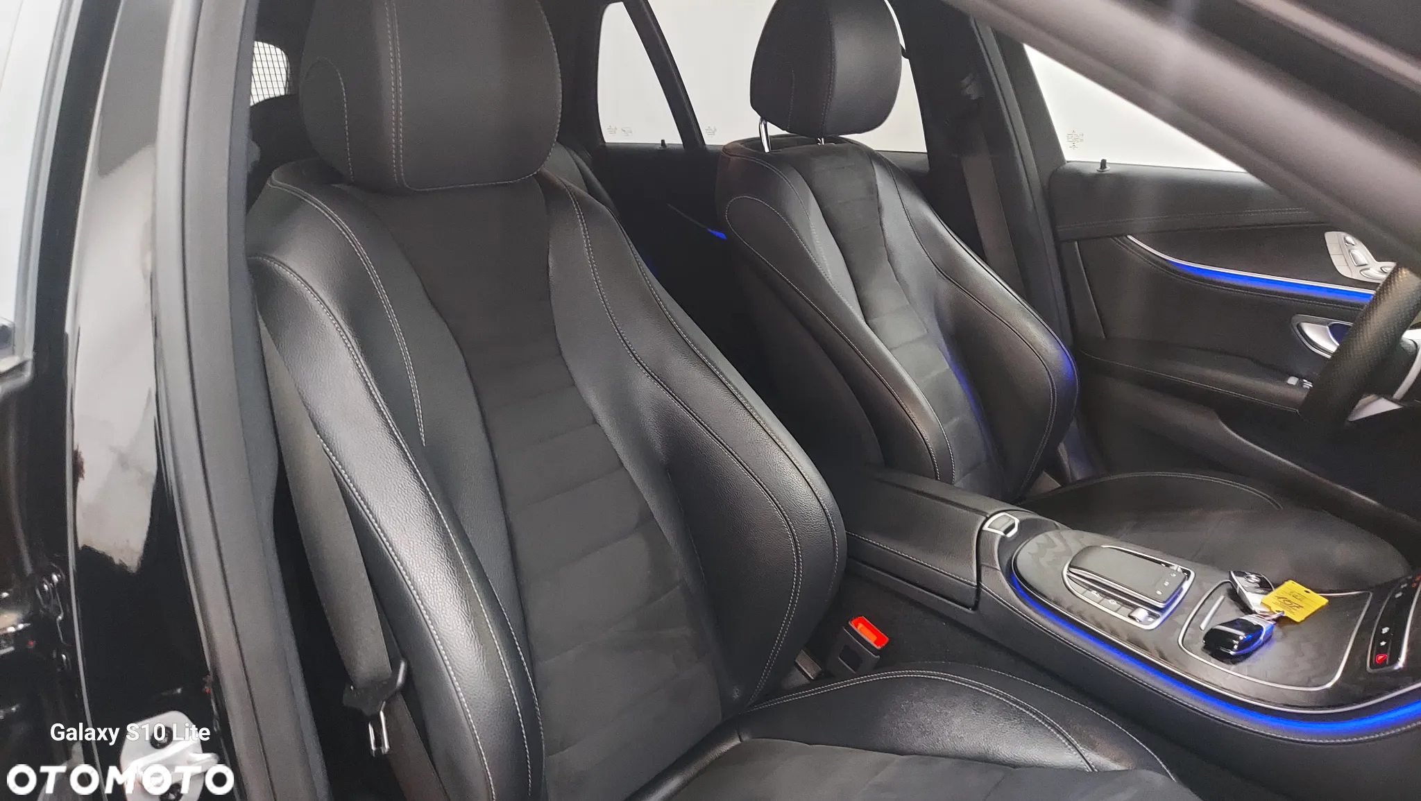 Mercedes-Benz Klasa E 300 de 4Matic T 9G-TRONIC AMG Line - 19