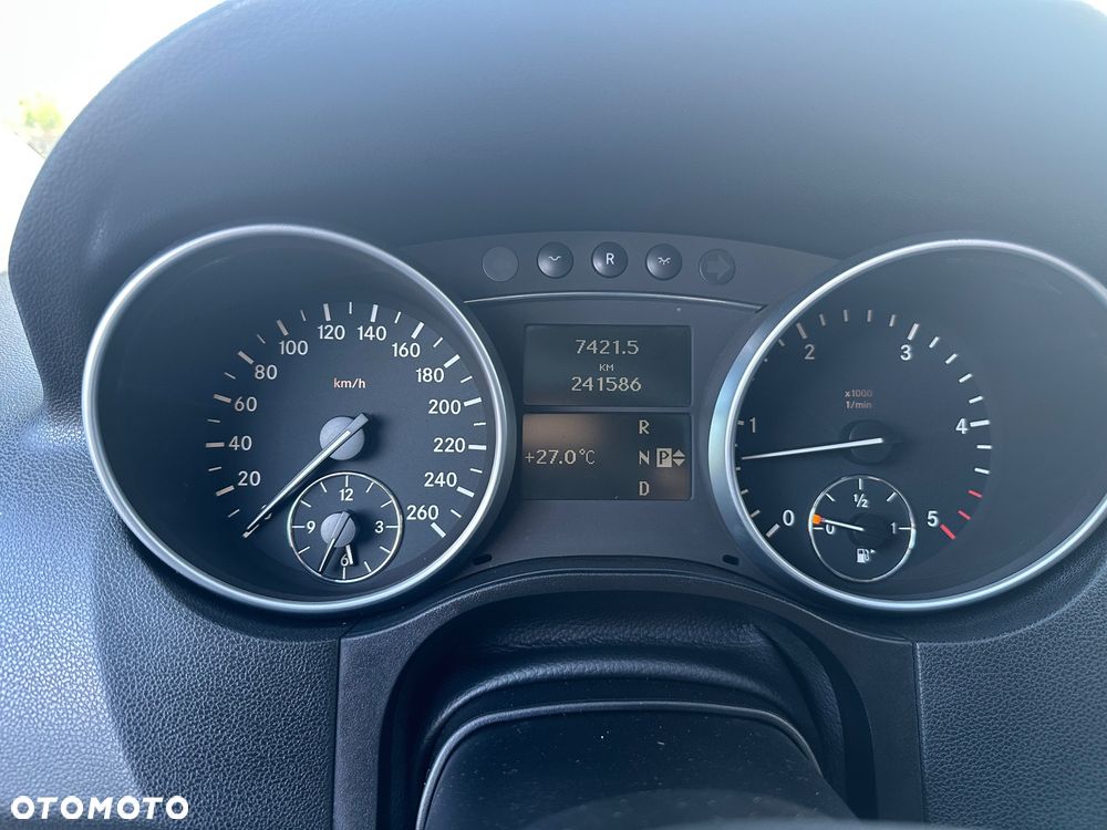 Mercedes-Benz ML 320 CDI 4Matic 7G-TRONIC DPF Edition 10 - 24