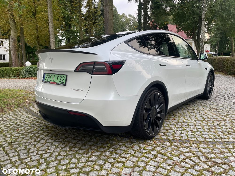 Tesla Model Y - 1