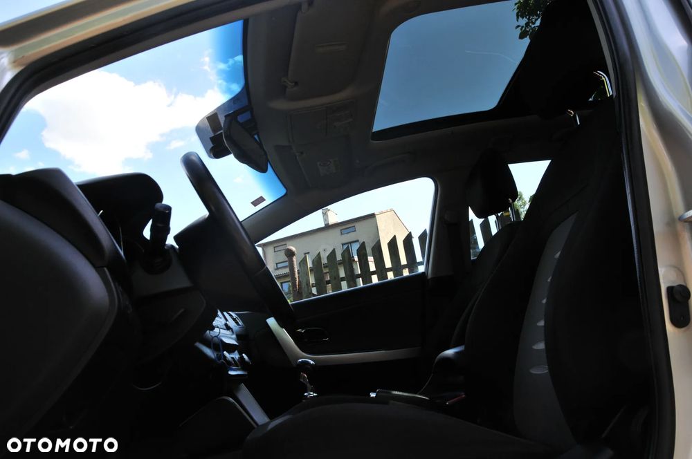Kia Ceed 1.6 GDI Dream Team Edition - 23