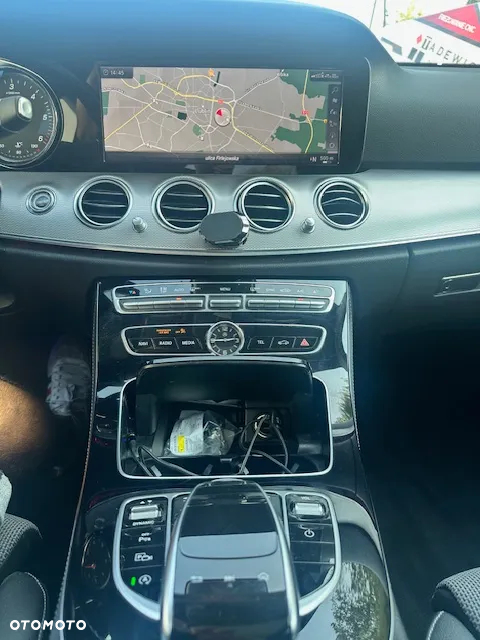 Mercedes-Benz Klasa E 220 d 4-Matic 9G-TRONIC - 12