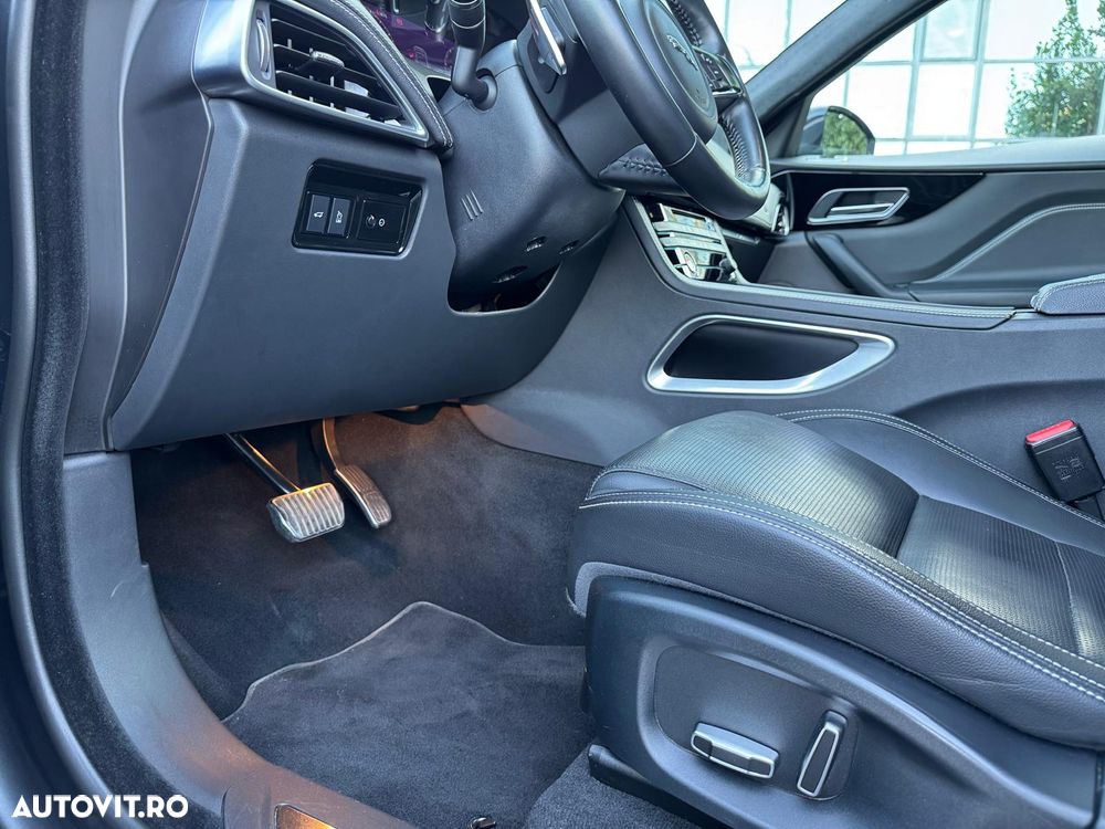 Jaguar F-Pace 25t AWD R-Sport - 22