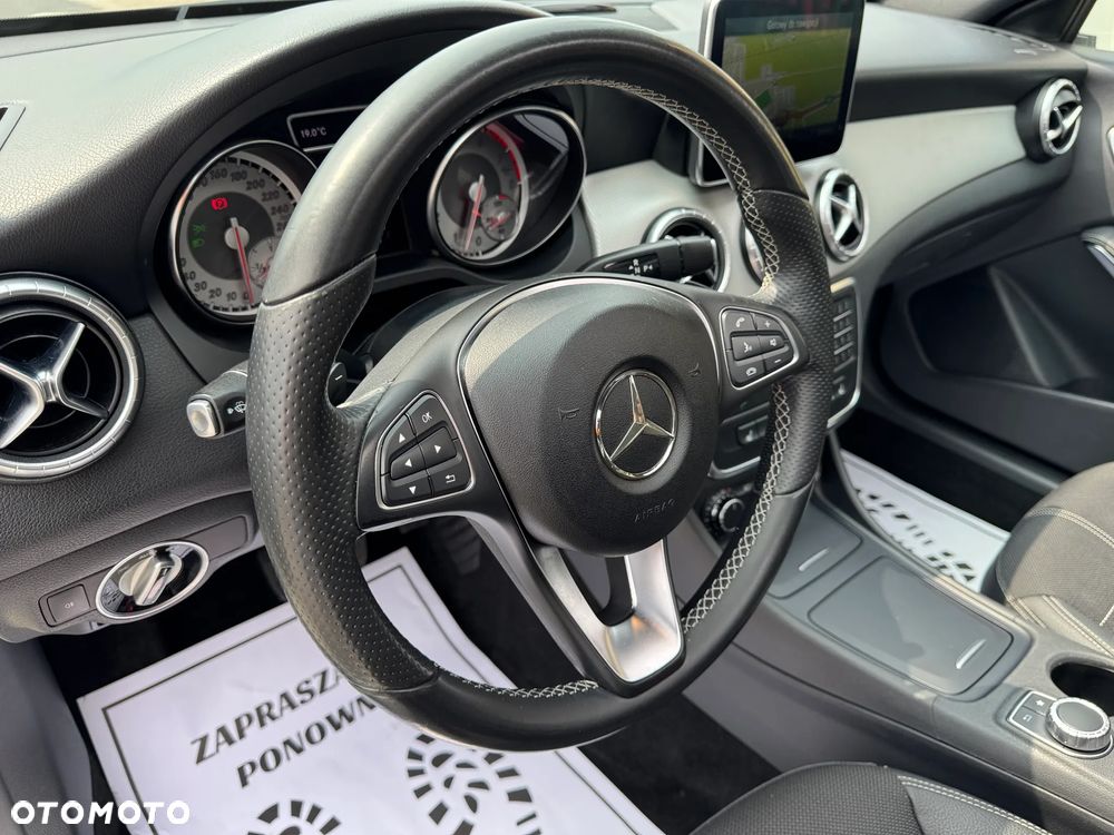 Mercedes-Benz CLA 200 7G-DCT StreetStyle - 22