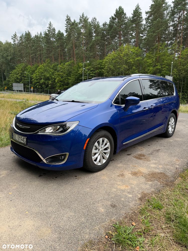 Chrysler Pacifica - 17
