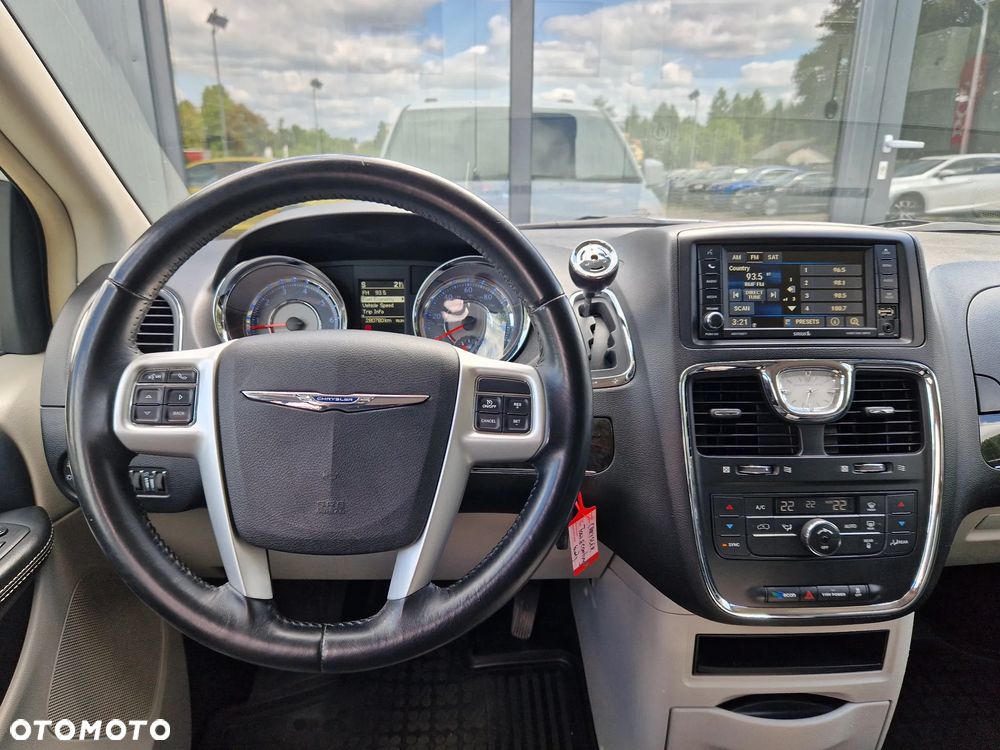 Chrysler Town & Country 3.6 Limited - 17