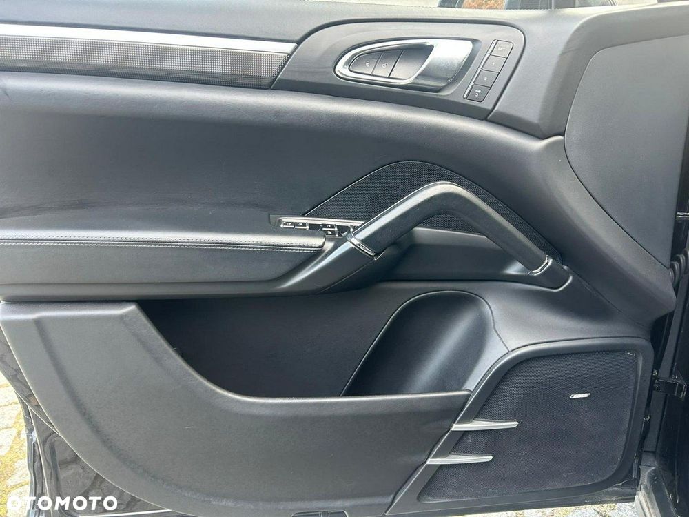 Porsche Cayenne - 25