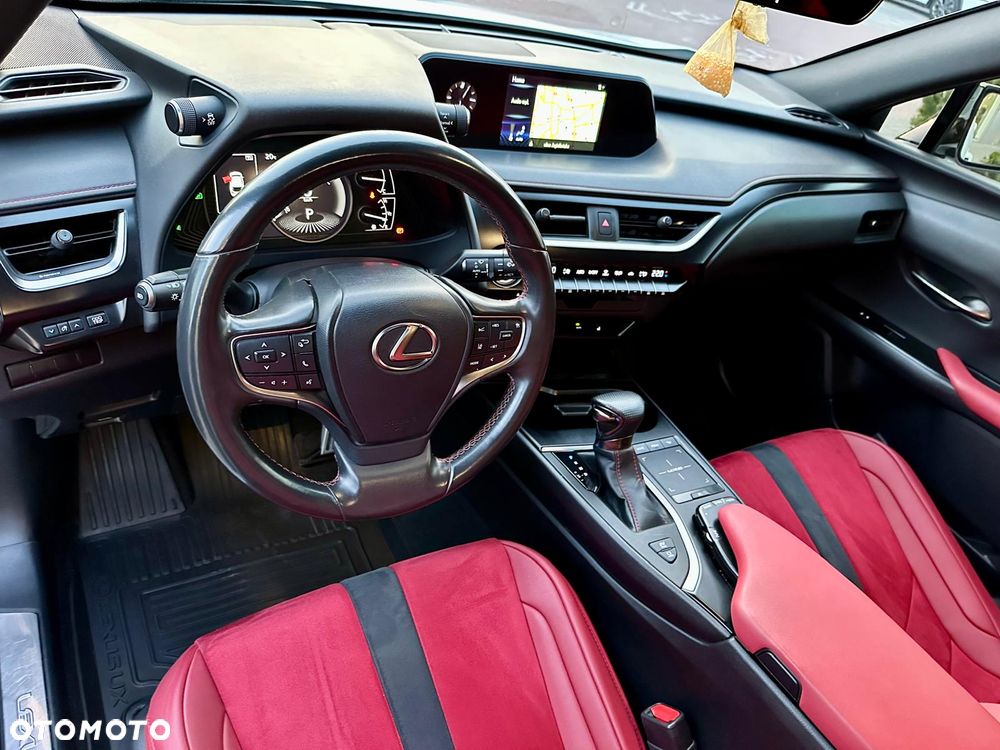 Lexus UX 250h - 33