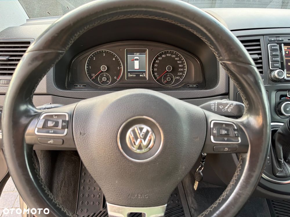 Volkswagen Multivan - 33