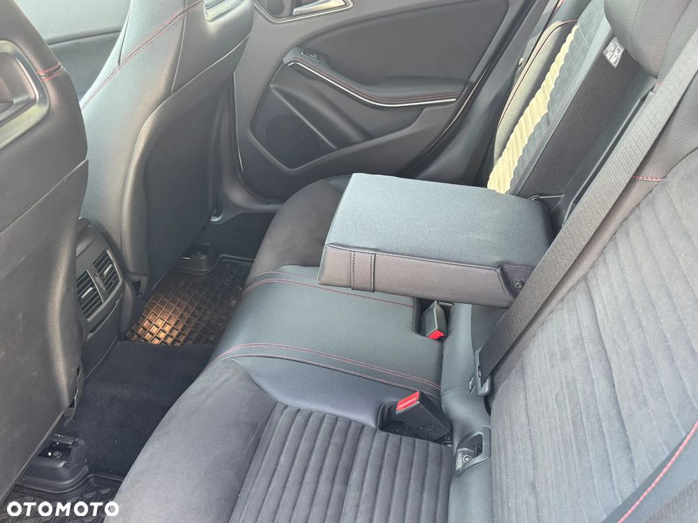 Mercedes-Benz GLA 200 7G-DCT AMG Line - 10