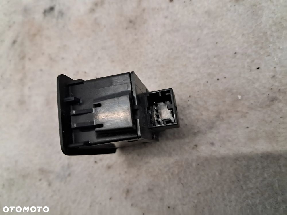 Przycisk Zamykania Klapy Bagażnika 4G0959831A Q3 Q5 A4 A5 A6 A8 - 4