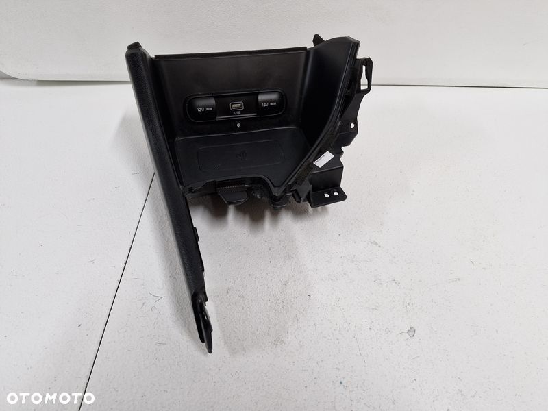 KIA SPORTAGE 4 IV RAMKA GNIAZDO USB ŁADOWARKA INDUKCYJNA 84680-F1160 95560-D9100 - 1