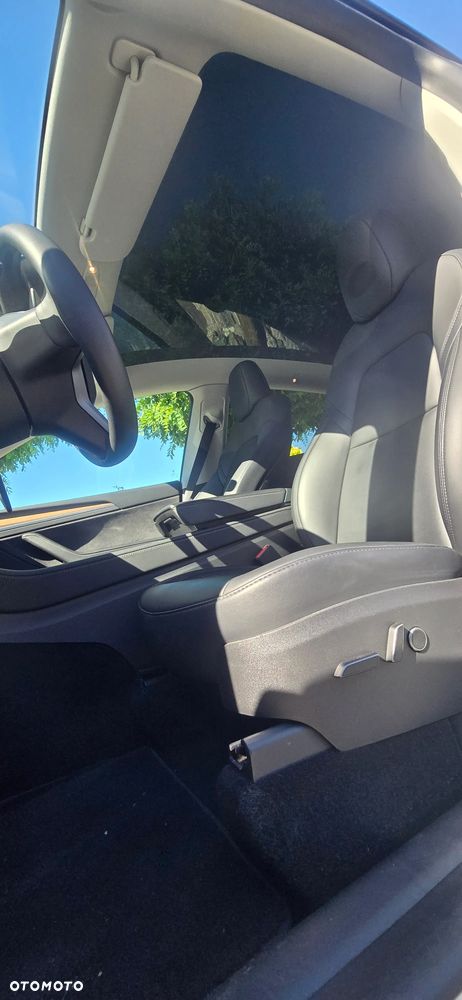 Tesla Model Y Long Range Dual Motor AWD - 33