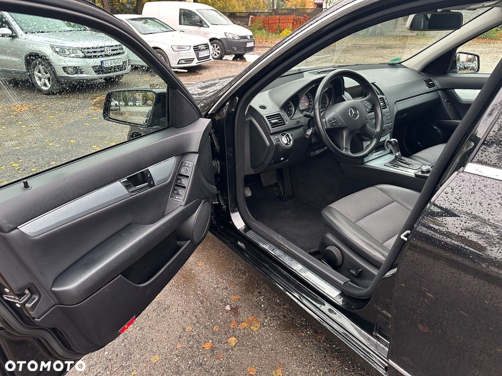 Mercedes-Benz Klasa C 180 T BlueEFFICIENCY 7G-TRONIC Avantgarde - 12