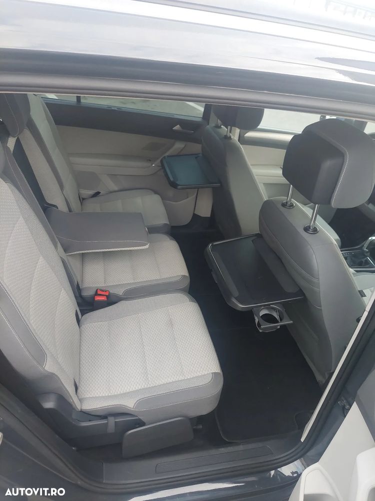 Volkswagen Touran - 23