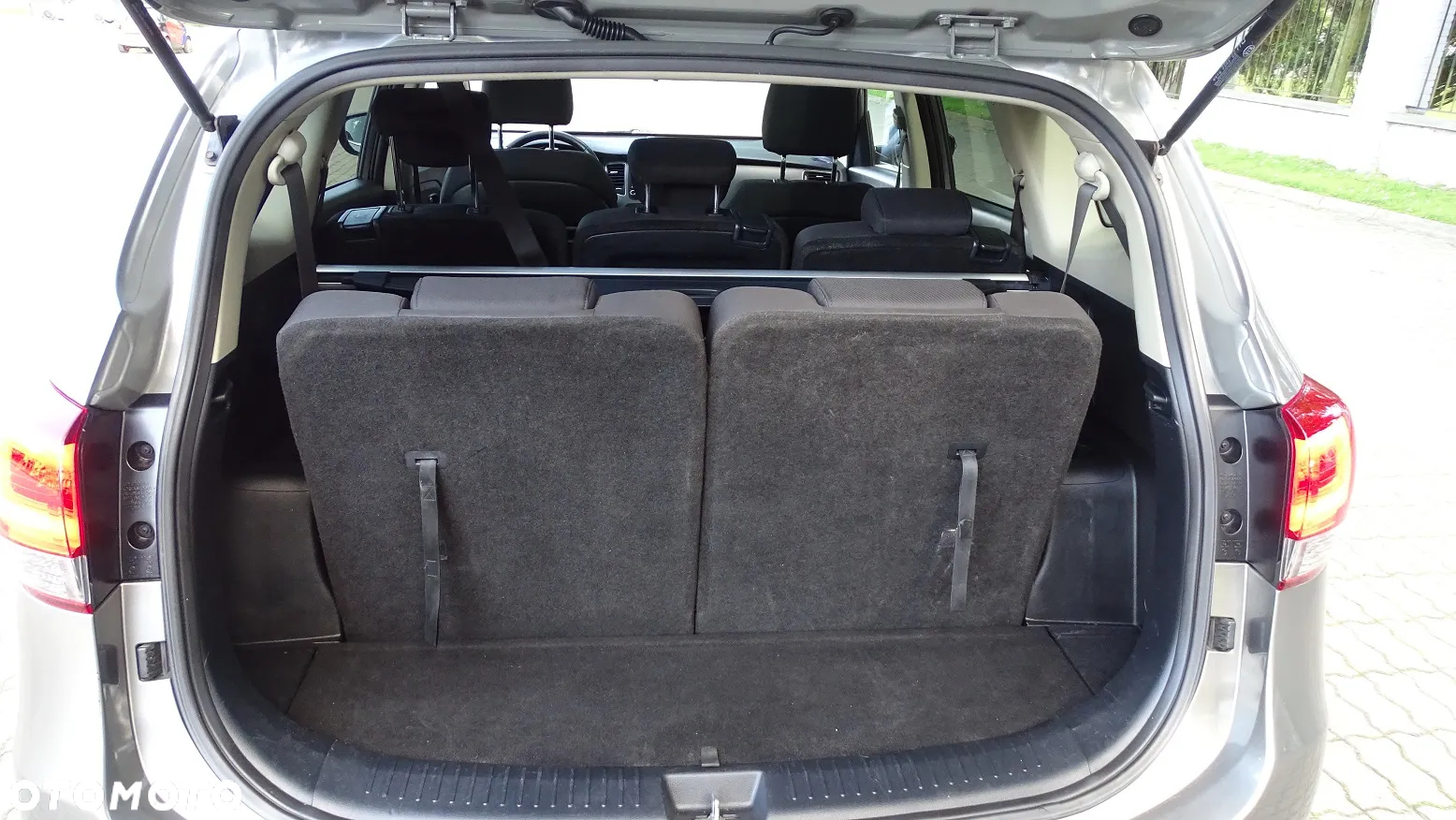 Kia Carens 1.7 CRDi M 7os - 9