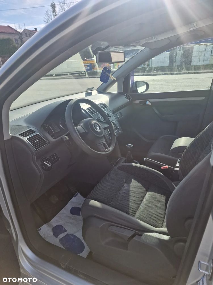 Volkswagen Touran - 10