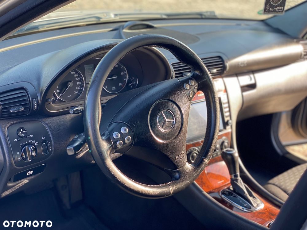 Mercedes-Benz C-Class 2005 photo 4