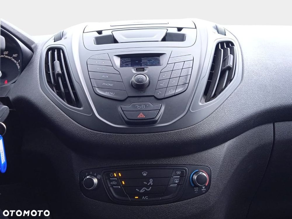 Ford Transit Courier - 13