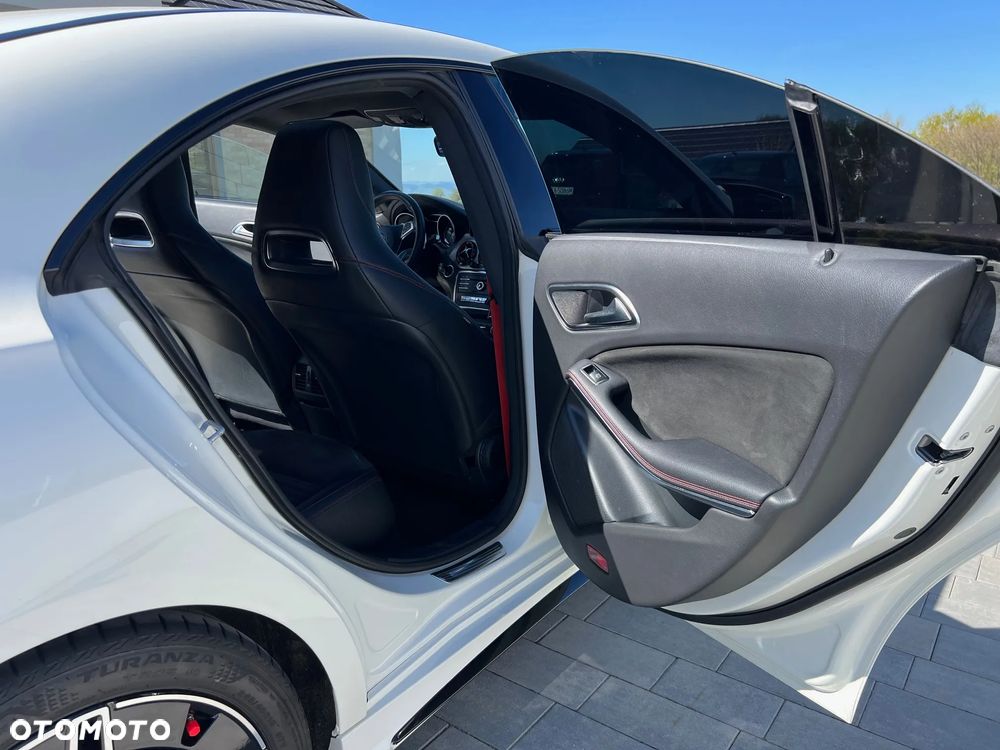 Mercedes-Benz CLA 250 4Matic 7G-DCT Sport - 10