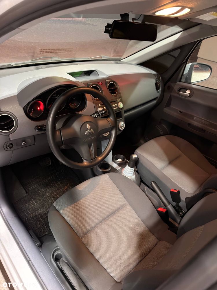 Mitsubishi Colt - 6