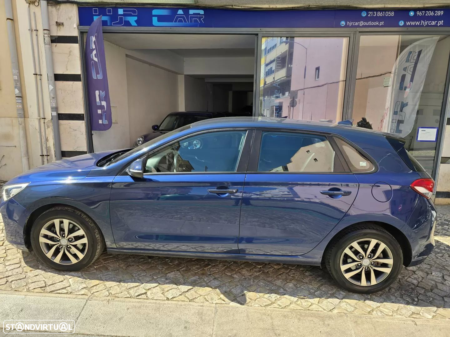 Hyundai i30 1.6 CRDI Blue Comfort+Navi - 4
