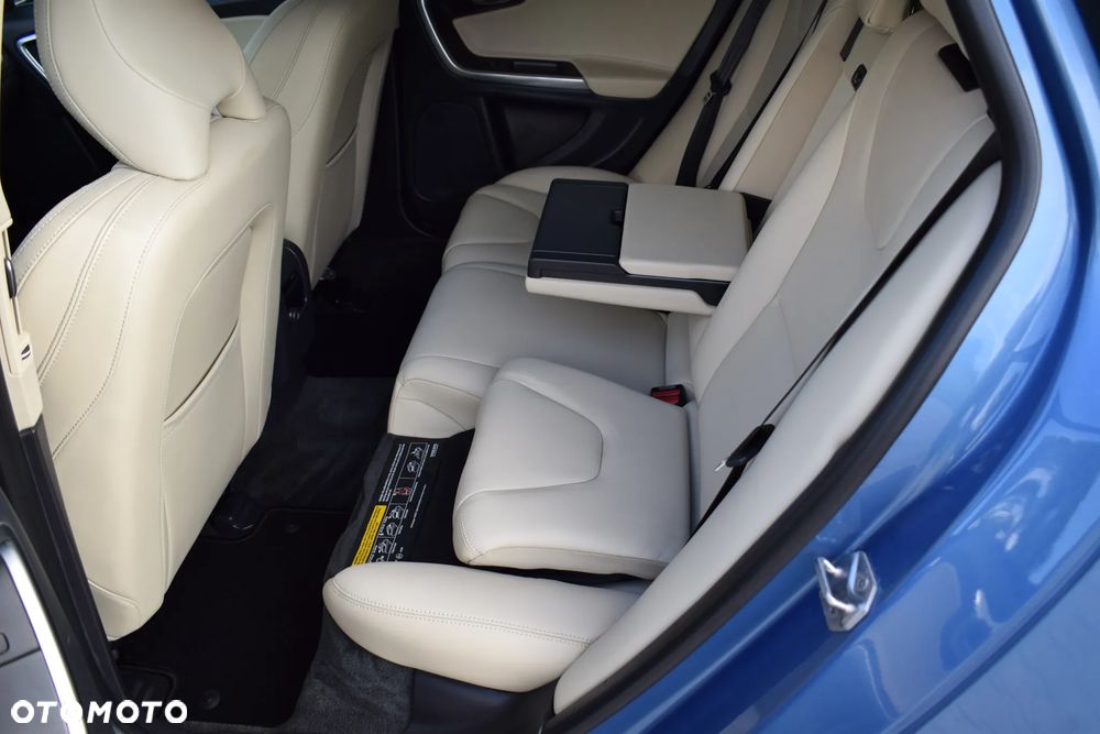 Volvo V60 D4 Geartronic Summum - 28